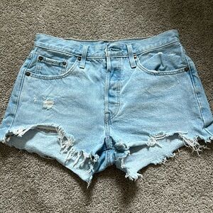 Levi’s shorts 28